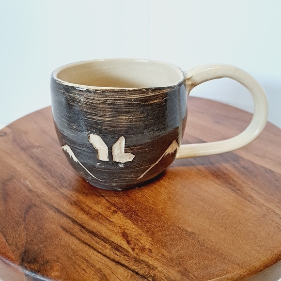 Hand Thrown Exaggerated Handle Landcape Mug‎ - Picture 2 of 5